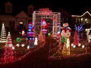 467-e-pharr-rd-christmas-lights-2016-front-2